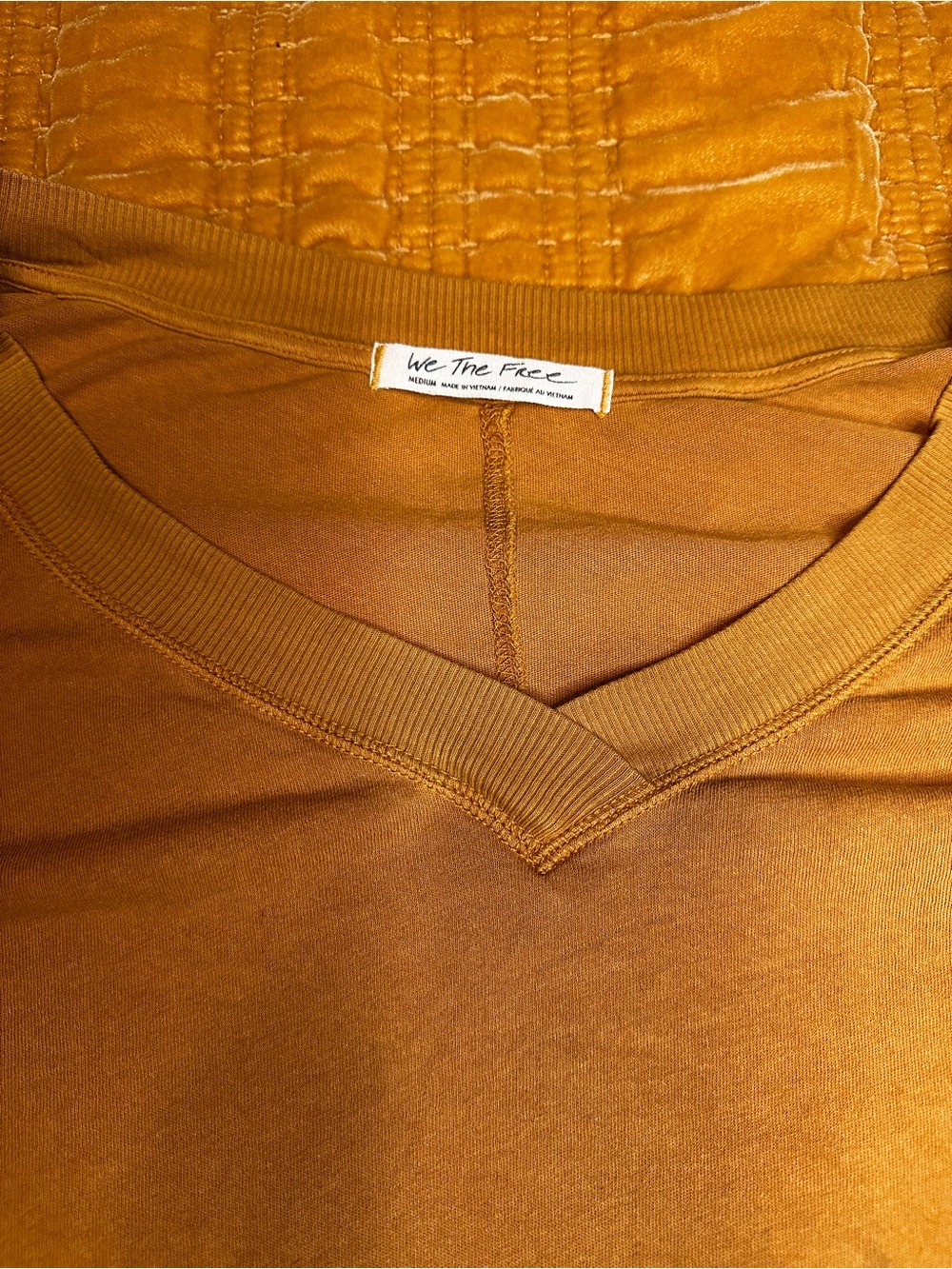 We The Free cropped boxy V-Neck Shirt - harvest gold